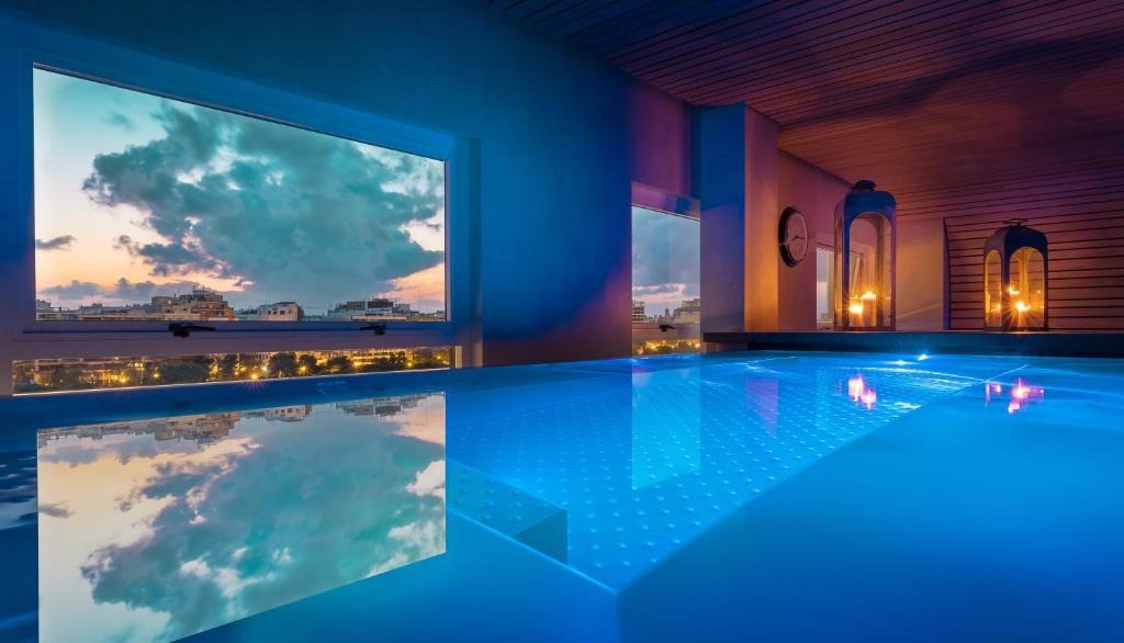 هتل والنسیا پالاس